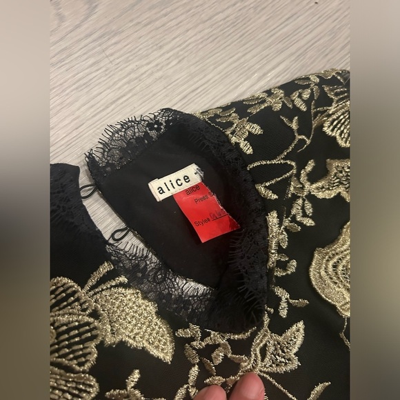 Alice + Olivia Aalihah Gown Gold Embroidered 3d Motifs Size XS - Picture 6 of 12